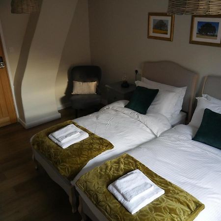 The Fox And Hounds Hotel Whittlebury Екстериор снимка